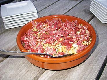 Salade van geitenkaas , perzik en Parmaham 